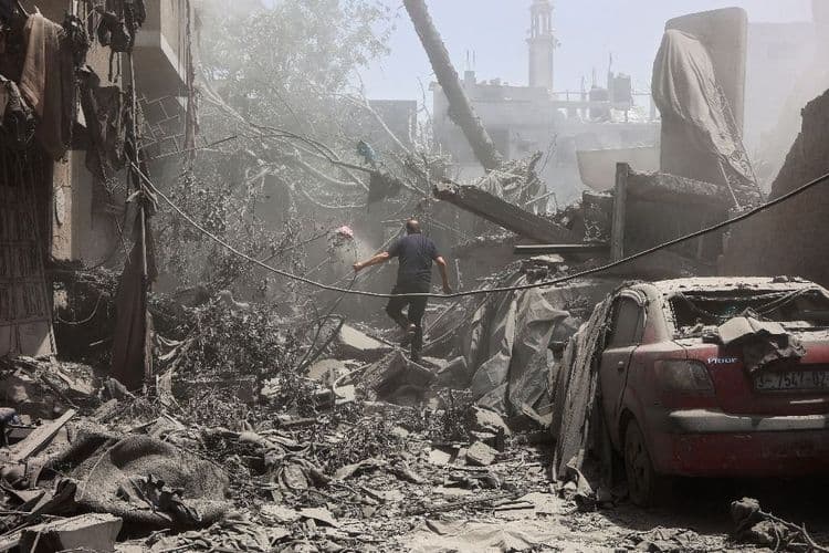 Gaza: des tirs font 31 morts près d'un centre d'aide, selon les secours, Israël nie tout incident
