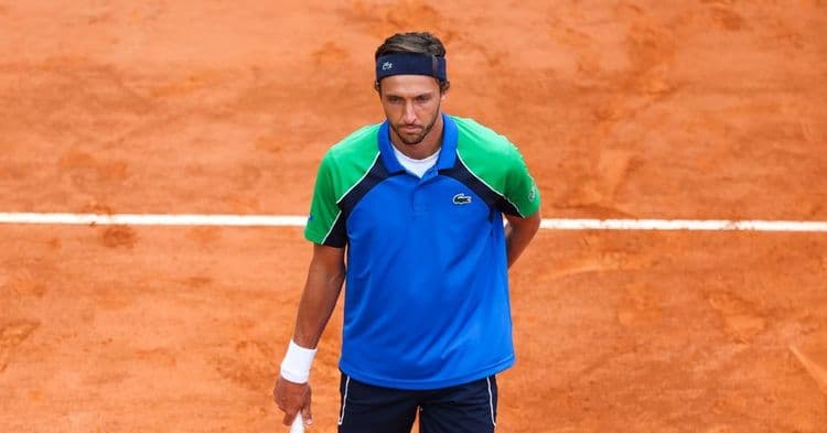 Tsitsipas coule