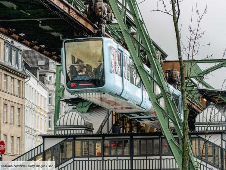 L'Œil de GEO: en Allemagne, un spectaculaire métro suspendu