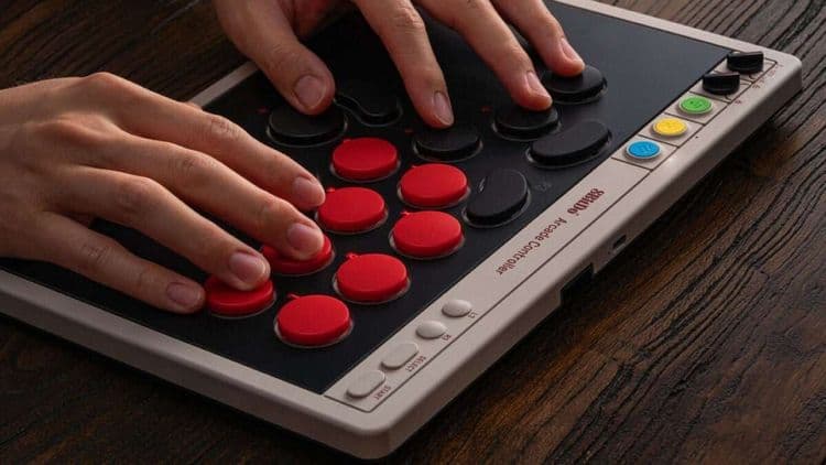 8BitDo dévoile une manette arcade ultra-fine, rivalisant d’élégance avec le MacBook Pro