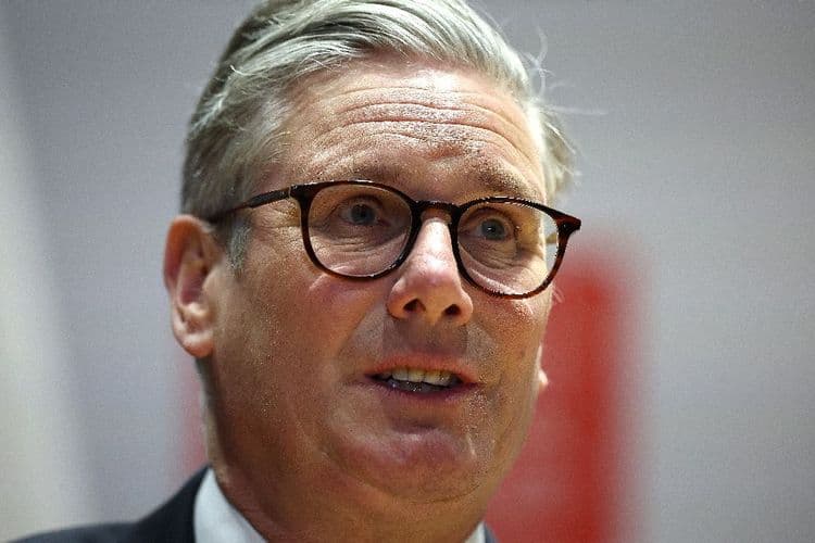 Royaume-Uni: sous pression sur l'immigation, Starmer promet de "reprendre le contrôle" des frontières