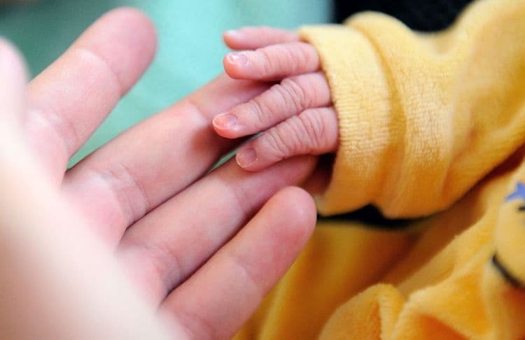 Macédoine du Nord : Une femme accouche à 61 ans, un record pour le pays