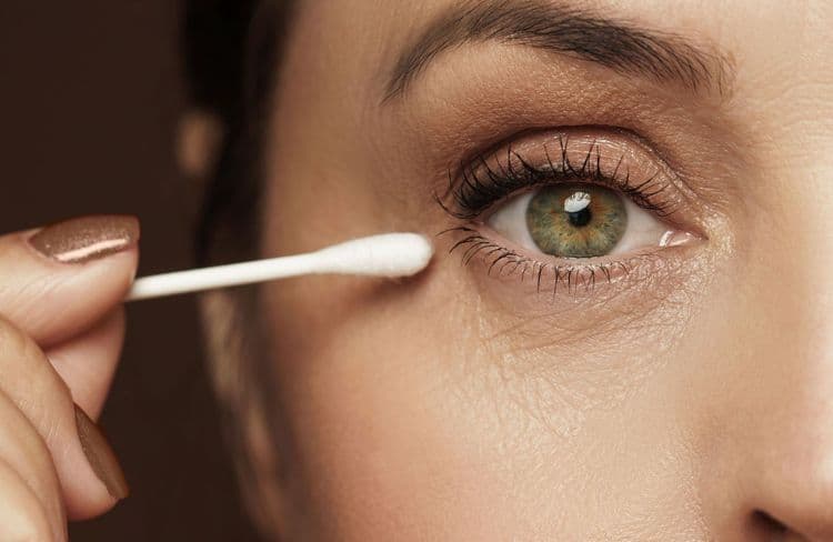 Voici pourquoi il ne faut pas mettre de vaseline au coin des yeux