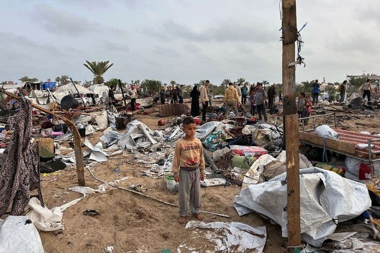 L'armée israélienne annonce de "vastes opérations terrestres" à Gaza, raids meurtriers
