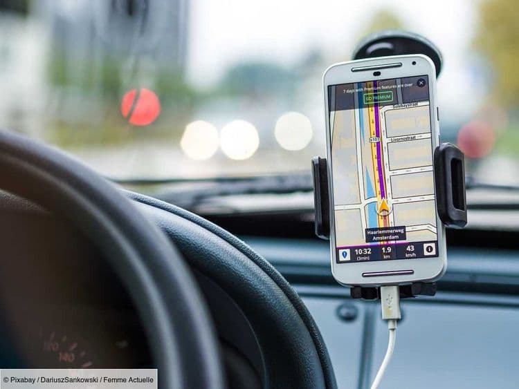 Nouvelle arnaque bien rodée sur l’autoroute : ces escrocs se servent de Waze pour vous soutirer de l’argent (et aussi votre voiture !)