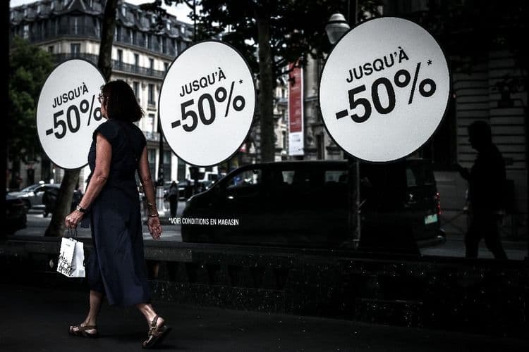 Soleil et "bonnes affaires" pour le lancement des soldes d'été