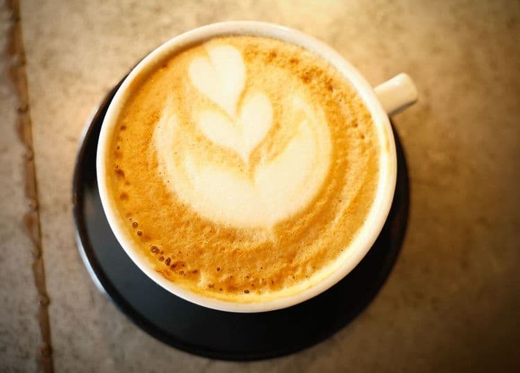 Matcha latte contre café crème: le boom des "coffee shops" en France