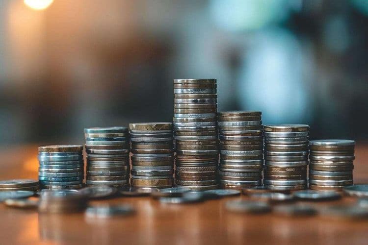 Combien faut-il gagner chaque mois pour vivre sereinement d’après l’Insee ?