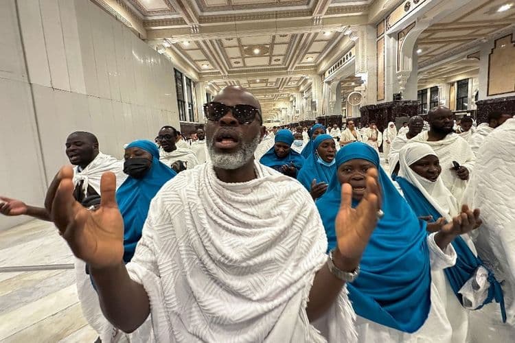Des fidèles affluent à La Mecque pour le pèlerinage du hajj, en pleine chaleur