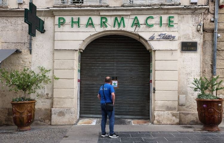 Grève massive des pharmacies en France, des milliers de manifestants dans la rue