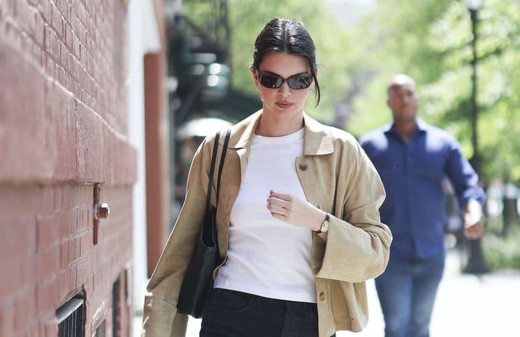 La veste de mi-saison de Kendall Jenner sera l’atout effortless chic de notre dressing printanier