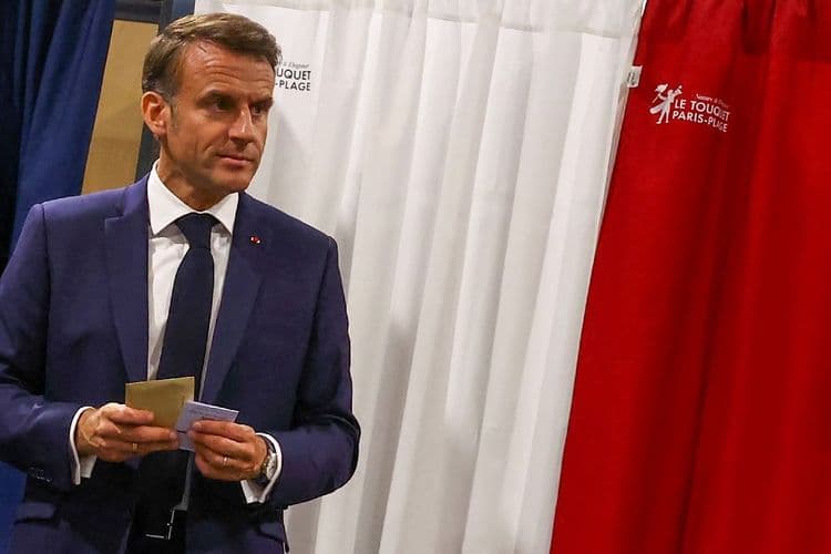 Législatives: crispations chez LR et à gauche, Macron reporte sa conférence de presse