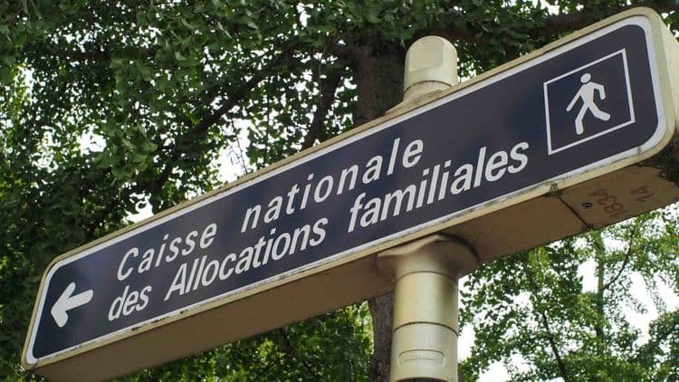 CAF : la hausse du RSA en avril peut-elle réellement être gelée dans certains départements ?