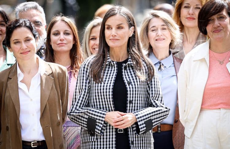 Letizia d’Espagne craque pour les babies Sézane, les chaussures les plus désirées du printemps