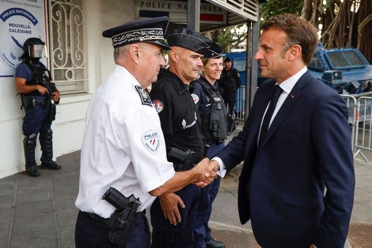 Nouvelle-Calédonie: Macron reprend la main dans l'espoir d'un accord