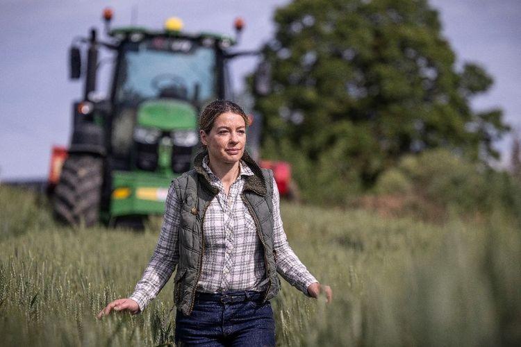 Européennes: la campagne à double titre de l'agricultrice LR Céline Imart
