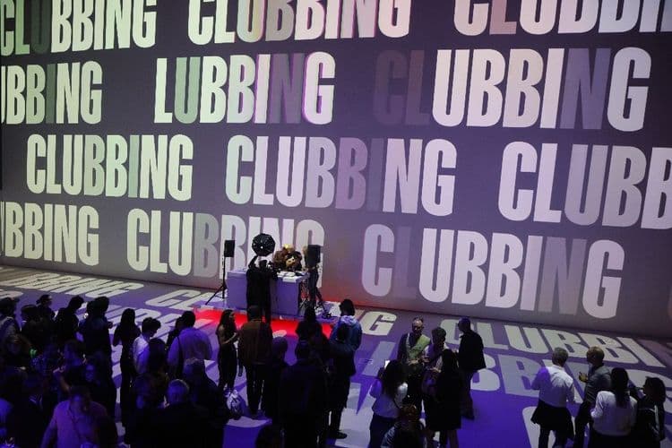 Avec "Clubbing", le Grand Palais immersif plonge dans l'histoire mondiale des clubs