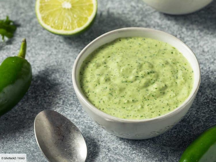 Cette sauce à l'avocat faible en calories et protéinée est aussi gourmande que la mayonnaise