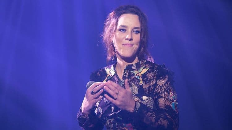 La chanteuse Zaz se confie sur ses débuts difficiles : “C’était violent la méchanceté”