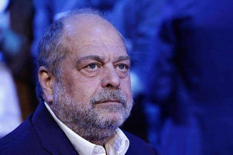 Portables en cellule: Dupond-Moretti "envisage" des fouilles "plus systématiques"