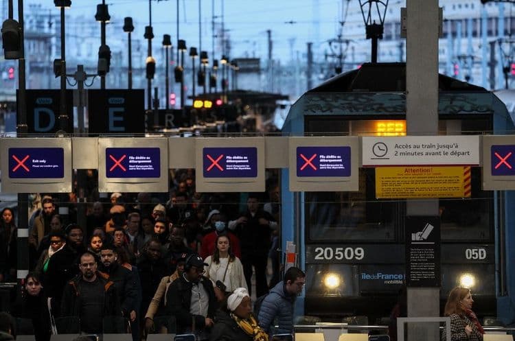Transports: au Sénat, le droit de grève sur le gril