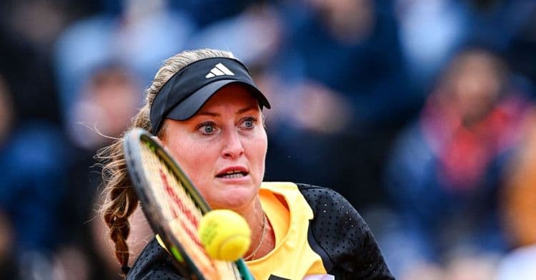 Mladenovic lourdement battue