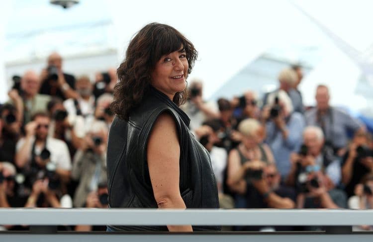 « Bonne fête des mémères ! » : victime d’âgisme en ligne, Romane Bohringer répond avec humour