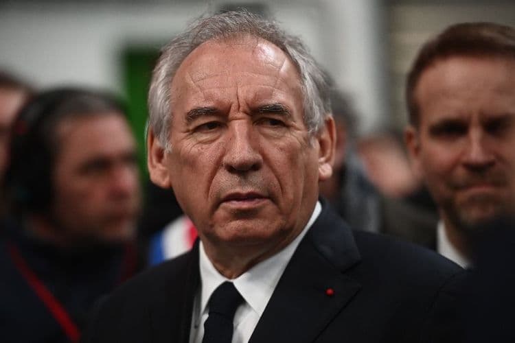 Retraites: Bayrou dit sa "divergence" avec Philippe pour qui "la démocratie sociale" est "négligeable"