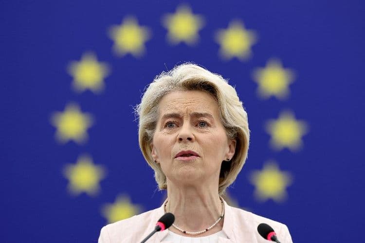 Vaccins contre le Covid: la justice européenne tranche sur les SMS de von der Leyen
