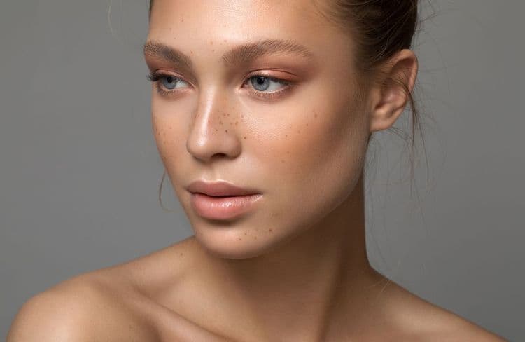 Voici le secret d’un dermatologue pour afficher une bouche repulpée sans injection