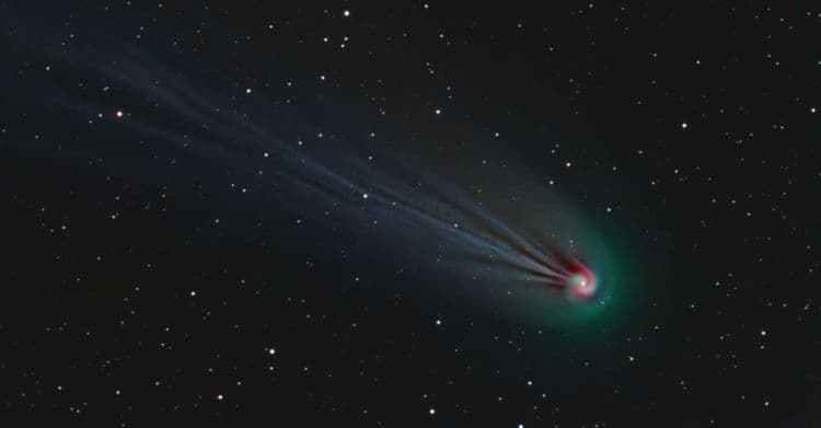 Les astronomes ne s’y attendaient pas : le cœur de la « comète du diable » est en spirale !