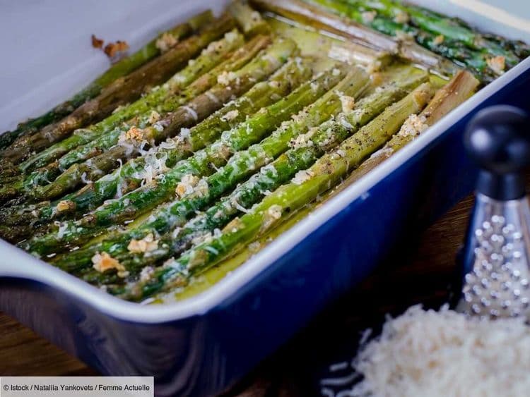 Asperges croquantes au parmesan : la recette à faire au four