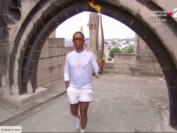 Pharrell Williams porteur de la flamme olympique : l’attitude "nonchalante" du chanteur exaspère la toile (ZAPTV)