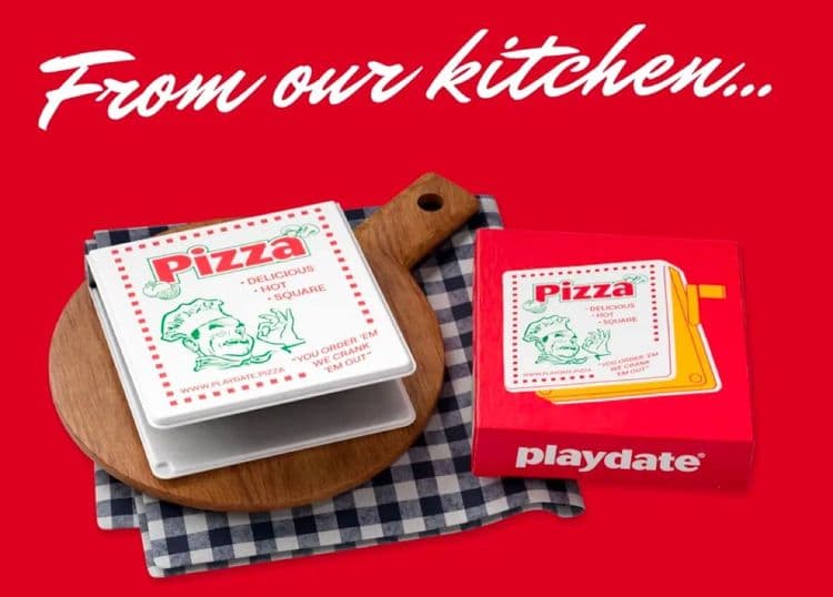 J’ai acheté une Playdate tellement j’adore son incroyable étui à pizza !