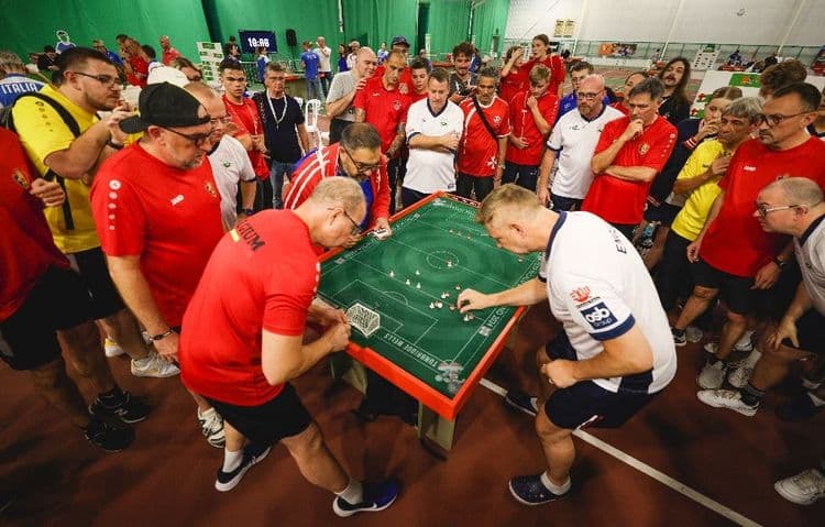 Quand la fièvre du football de table s'empare d'une ville anglaise