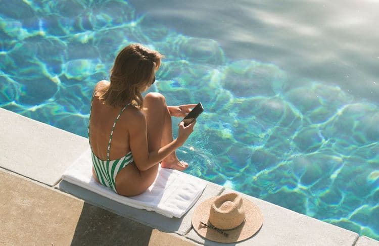 Qu’est-ce que la FOMO professionnelle et comment impacte-t-elle nos vacances ?