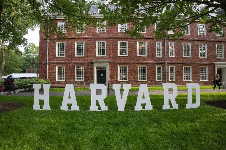 A l'ombre de Trump, cérémonie de remise des diplômes à Harvard
