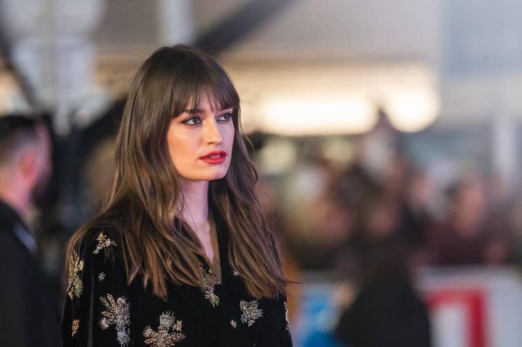 Qu’est-ce que le tremblement essentiel, la maladie qui touche Clara Luciani ?