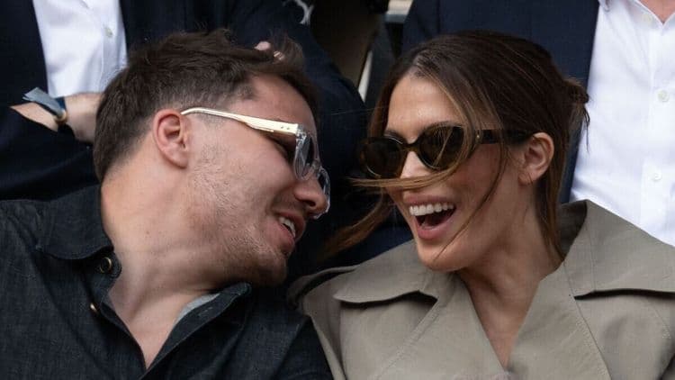 Iris Mittenaere (31 ans) dévoile ses “petits rituels d’amour” avec Antoine Dupont