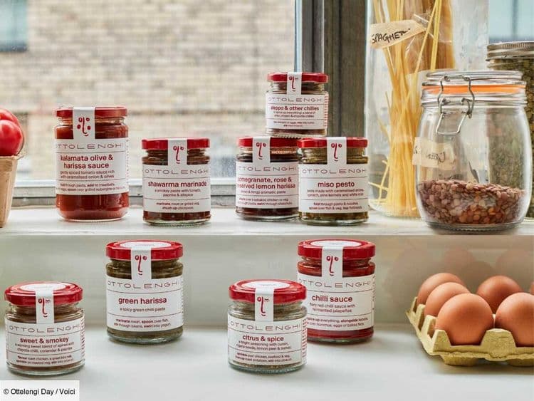 Avis aux gourmets, Yotam Ottolenghi lance sa gamme d’épicerie en France, et c’est une explosion de saveurs