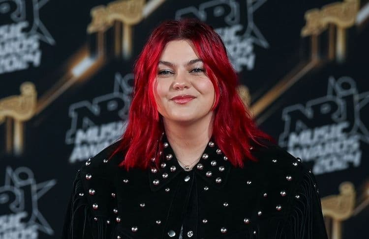 Après l’Eurovision, Louane partage une adorable vidéo de sa fille Esmée et de son fiancé Florian Rossi
