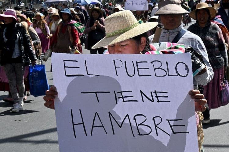 Bolivie: des milliers de paysans défilent à La Paz contre la crise économique
