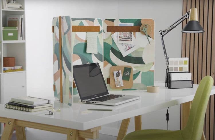 DIY : voici comment créer un paravent de bureau avec rangements pour gagner en tranquillité
