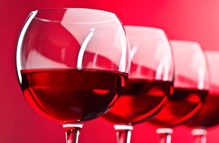 Pourquoi vous ne devriez plus jeter vos fonds de vin rouge ?