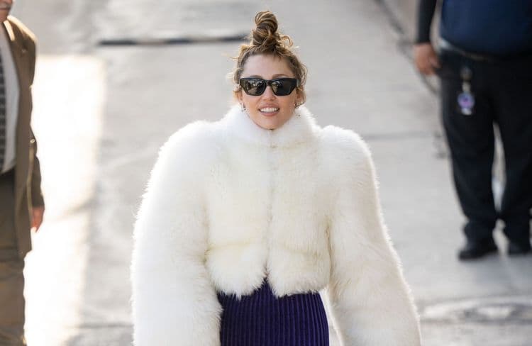 Miley Cyrus ressuscite la coiffure la plus populaire des cours de récré des années 90