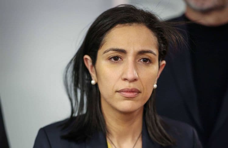 Accouchement sous X, adoption… Quelles sont les priorités de Sarah El Haïry pour l’enfance ?