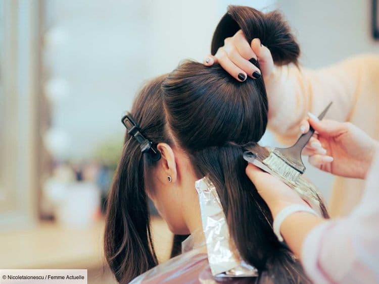 Caramel flan brunette : découvrez la coloration la plus en vogue de l'été 2025