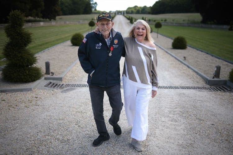 "Un honneur": Carentan-les-Marais célèbre le mariage d'un vétéran américain centenaire