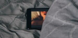 La pornographie court-circuite les fantasmes adolescents