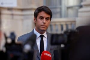 Attal: sur 120 « courriers de réprobation » du rectorat de Versailles aux parents, « 55 semblent poser question »
